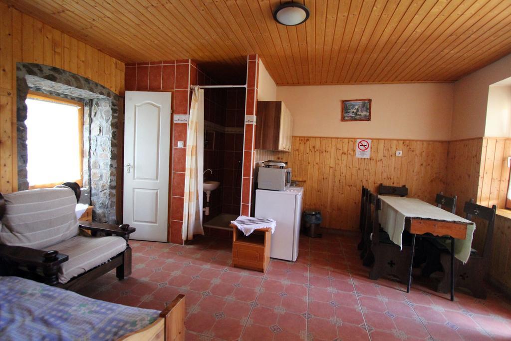 Toldi Vendeghaz Hotel Felsotold Exterior photo