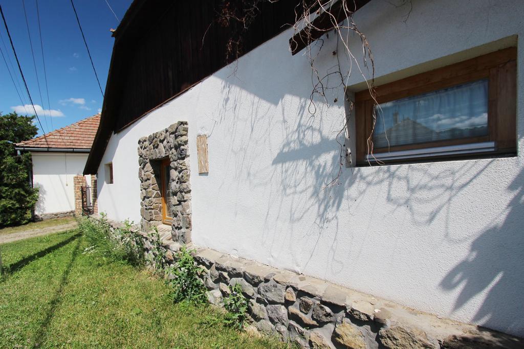 Toldi Vendeghaz Hotel Felsotold Exterior photo